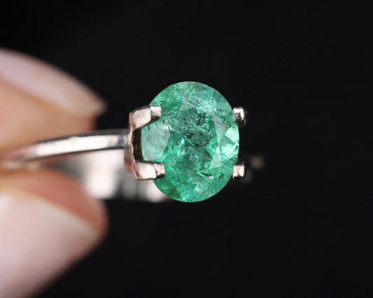 Shakiso Emerald oval 8 mm 1.17 ct