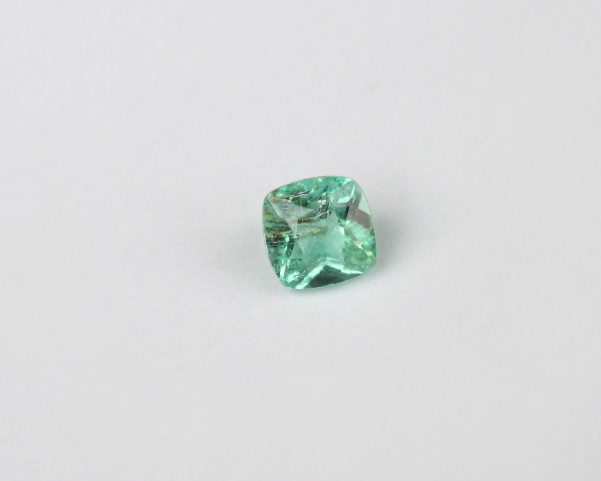 Shakiso Smaragd square 4 mm 0,23 ct