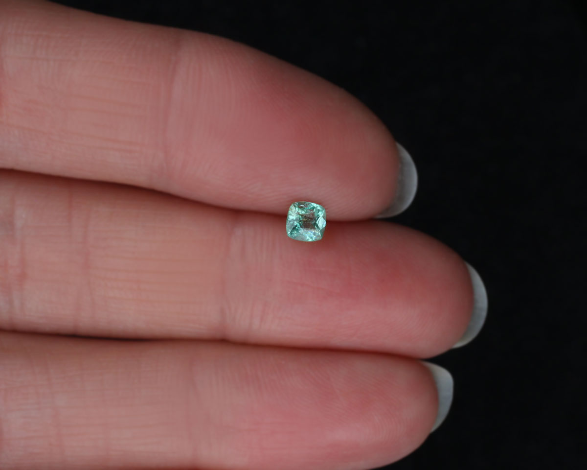 Shakiso Smaragd square 4 mm 0,23 ct