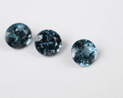 Spinel lot round blue 4 mm 0.85 ct