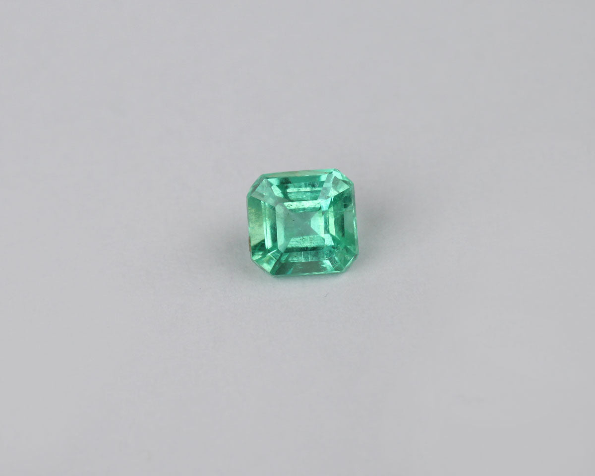 Shakiso Emerald square 4 mm 0.39 ct