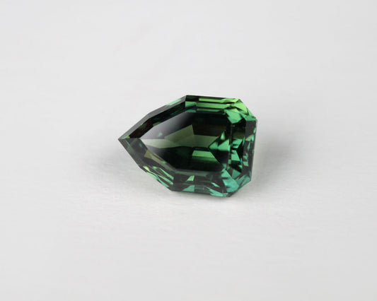 Sapphire green shield 8 mm 1.87 ct