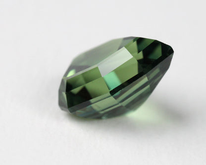 Sapphire green shield 8 mm 1.87 ct