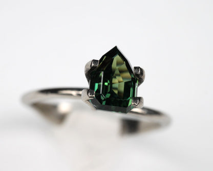 Sapphire green shield 8 mm 1.87 ct