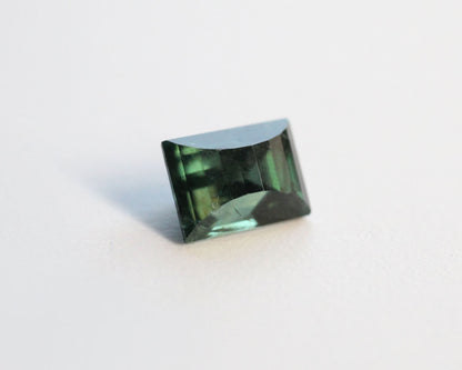 Sapphire green rectangular 7 mm 1.98 ct