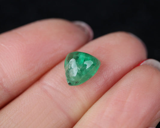 Cabochon cut Shakiso Emerald triangle 7 mm 1.64 ct