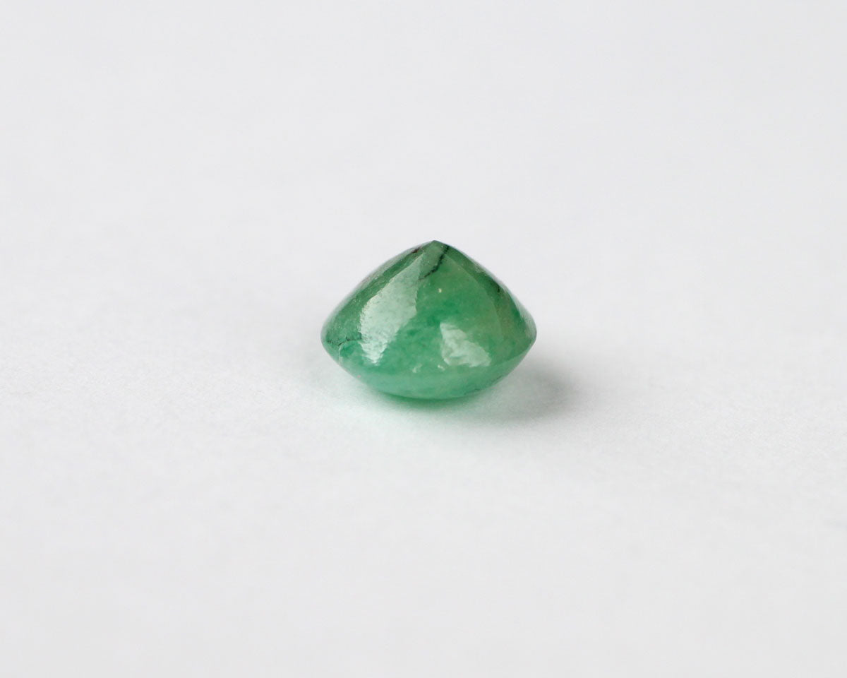 Cabochonslipad Shakiso Smaragd rund 6mm 0,97 ct