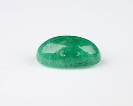 Shakiso Emerald Cabochon oval 9mm 1.5 ct